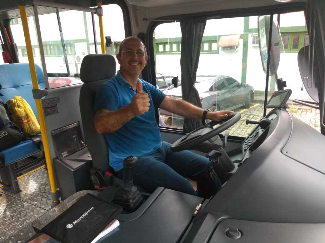 Prefeitura recebe mais 2 novos Ônibus Escolares